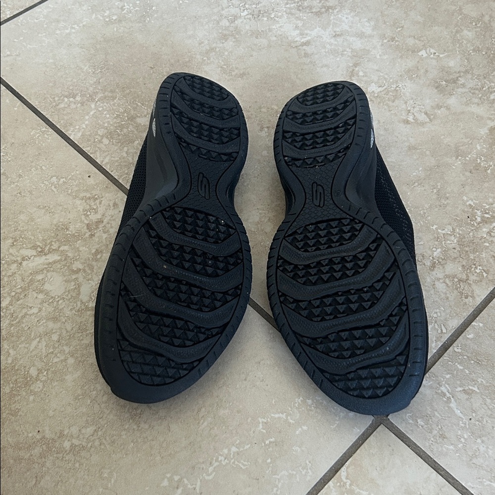 Women’s Skechers Black Slip-On Knit Walking Shoes Size 8.5 - Picture 6 of 6